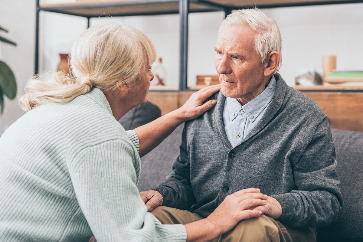 Blickkontakt ist bei der Kommunikation mit Alzheimer-Erkrankten wichtig.