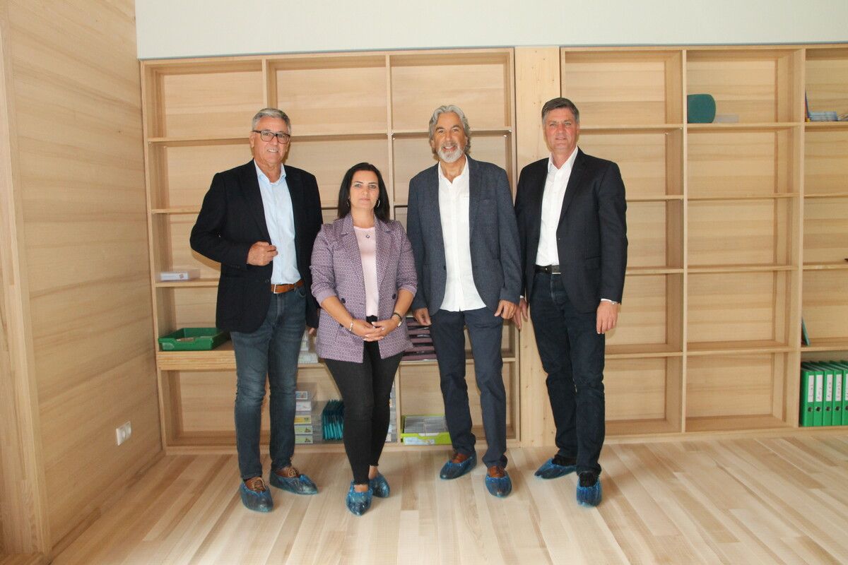 Bürgermeister Wolfgang Matt, Direktorin Monika Burtscher, Projektleiter Jürgen Hafner und Vizebürgermeister Daniel Allgäuer. VN-HE(3)