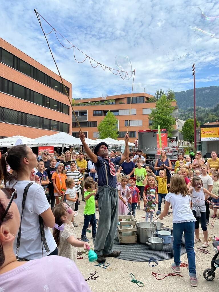Clown Pompo wird am Dienstag am Garnmarkt wieder Groß und Klein verzaubern.Am garnmarkt