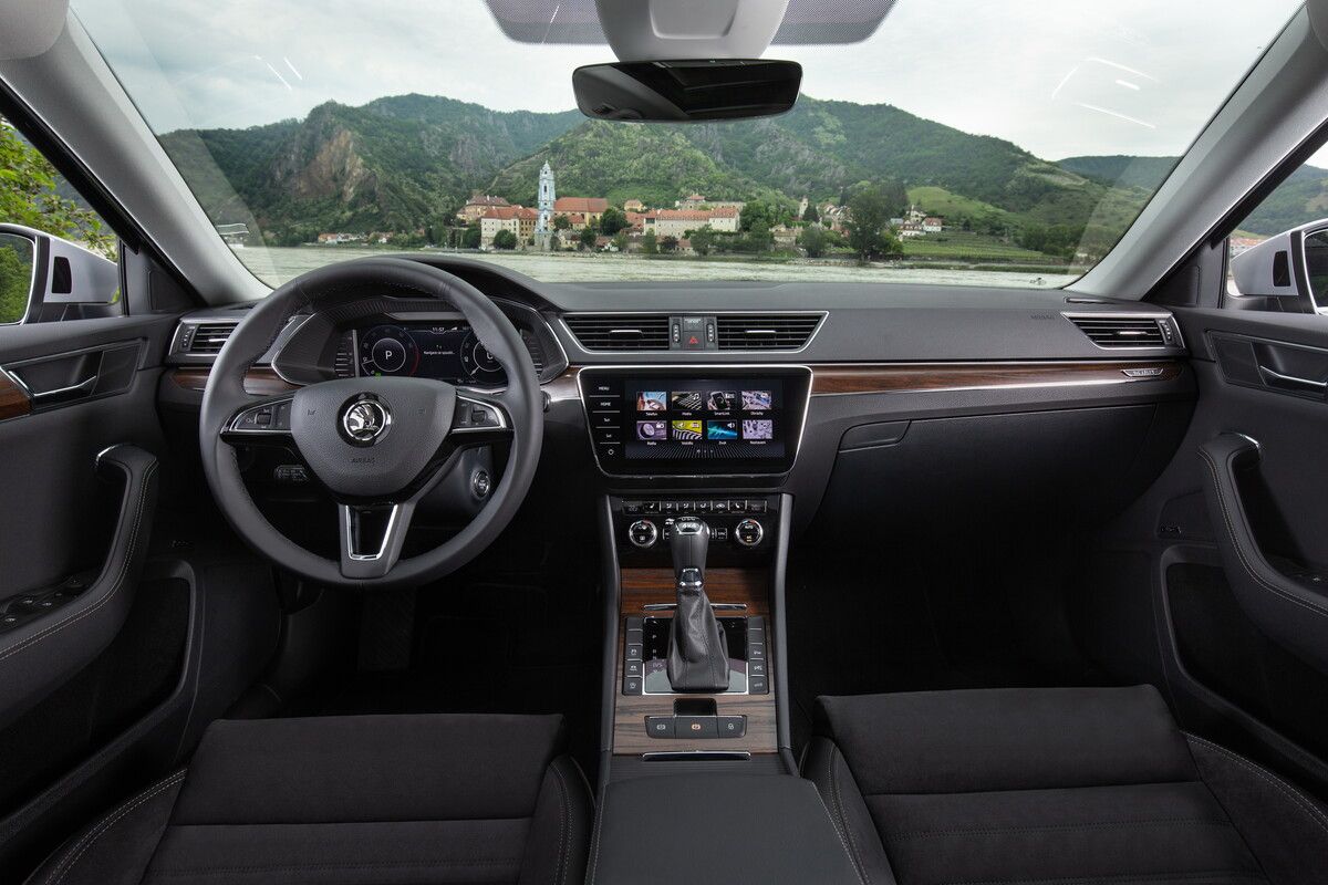 Cockpit: Der bekannte tschechische Pragmatismus, unterfüttert mit feinen Dekor- und Ausstattungsdetails.