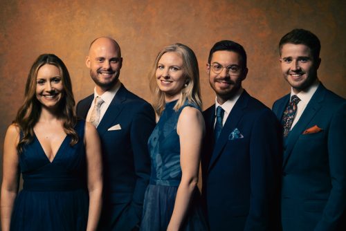 Das A-cappella-Ensemble Apollo5 aus Großbritannien spielt am Montag, den 7. August, um 19.30 Uhr im Rittersaal der Schattenburg. andy stapels