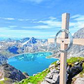Neues Gipfelkreuz auf Schafgfall