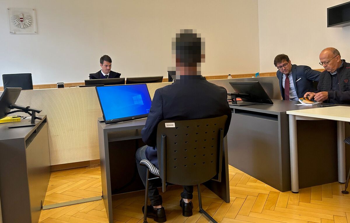 Der Angeklagte wich den Fragen des Richters mit irrelevanten Antworten aus. vn/gs