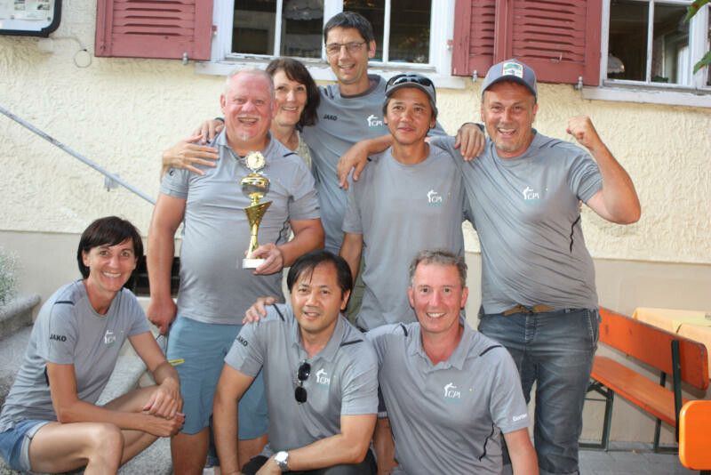 Der Club Petanque Vinomna feierte den großen Erfolg ausgelassen.