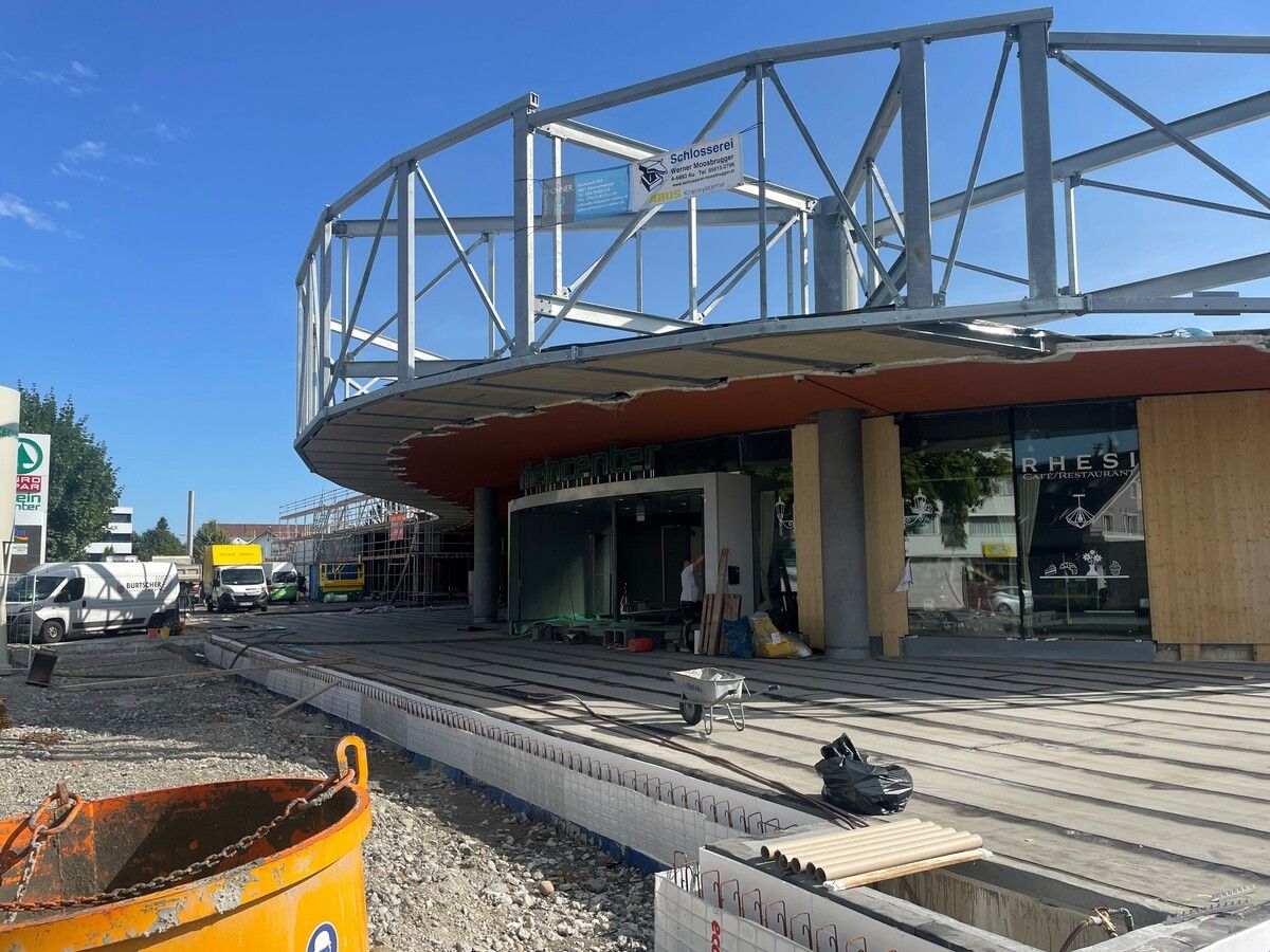 Der Eurospar Rheincenter wird schon groß umgebaut, nun wird zudem die Begegnungszone errichtet.BVS
