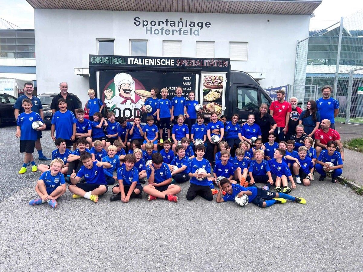 Der Food Truck der Lochauer Pizzeria Bäumle sorgte am ersten Tag des gemeinsamen täglichen Mittagessens für eine genussvolle Überraschung.bms (2)