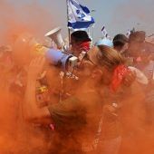 Tel Avivs erste Stadtbahn unter Protesten in Betrieb gegangen