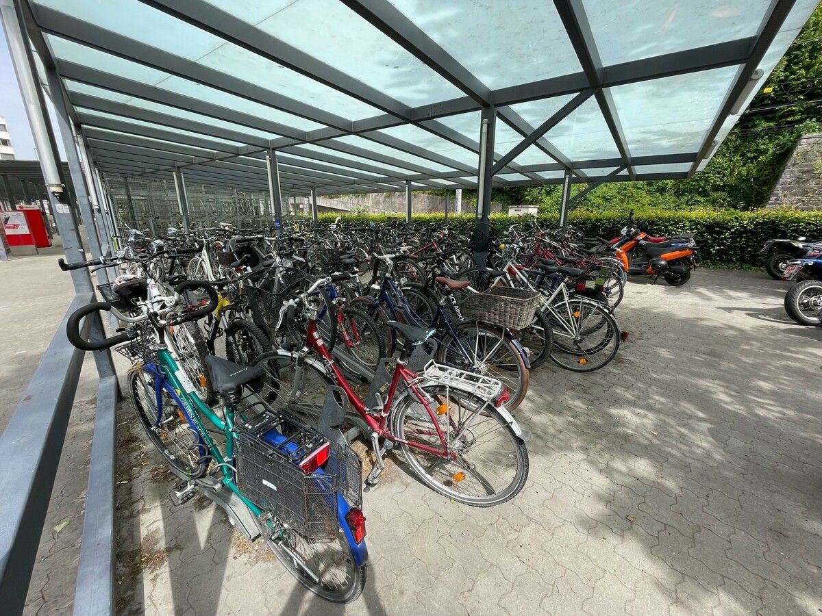 Die alte Anlage mit Fahrradstellplätzen an der Wichnergasse soll 2024 erneuert werden. VN-HE (4)