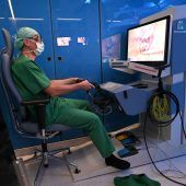Ein Roboter als Assistent im Operationssaal