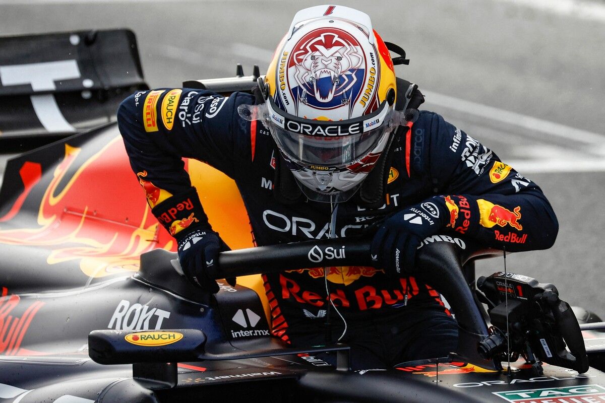 Die Arbeit ist getan, auch wenn es das Wetter nicht einfach gemacht hat. Doch Max Verstappen stieg als Sieger aus dem Auto.afp