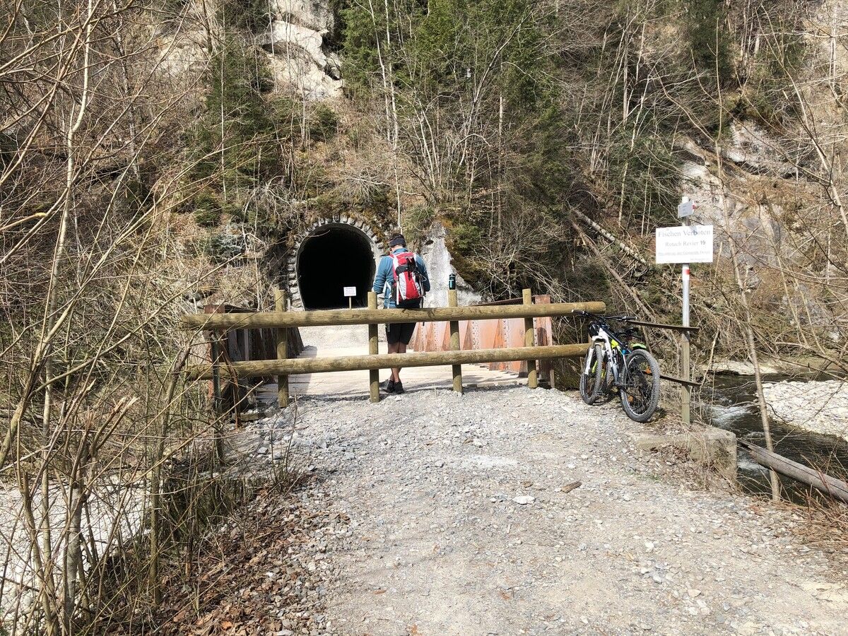 Die beiden Tunnel auf dem Streckenabschnitt wurden 2021 saniert. Demnächst sollen die beiden Brücken folgen.