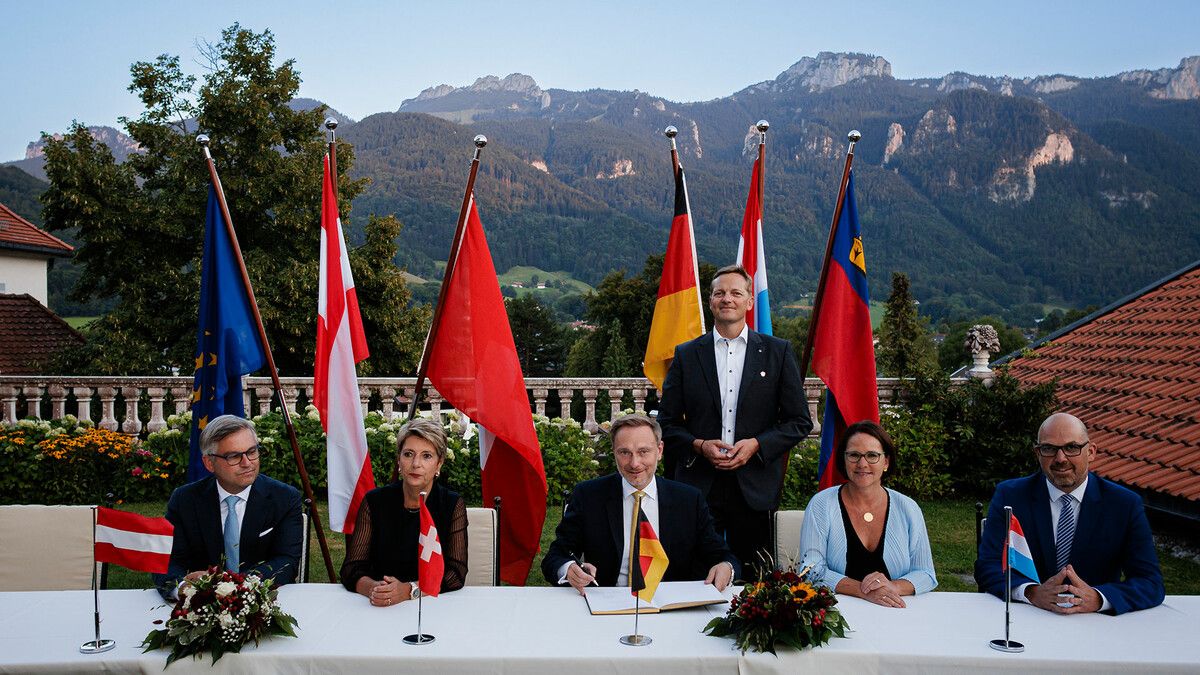 Die Finanzminister der deutschsprachigen Länder trafen sich in Oberbayern - festgehalten auf diesem Bild aus der Presseabteilung des deutschen Ministeriums. dpa