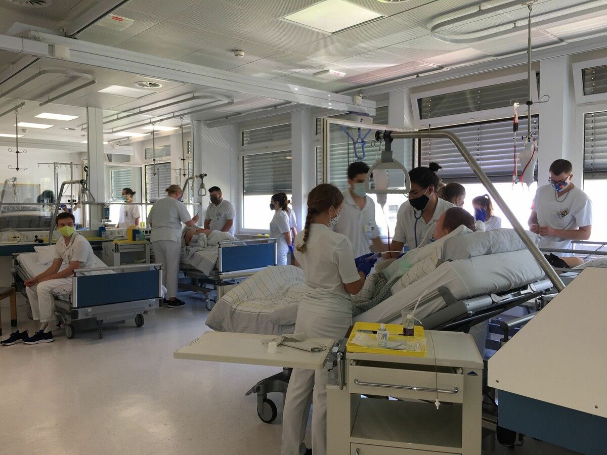 Die Krankenpflegeschulen sind gut, aber Pflegeheimbetreiber wollen künftig auch selbst Fachpersonal ausbilden. vol.at/mayer