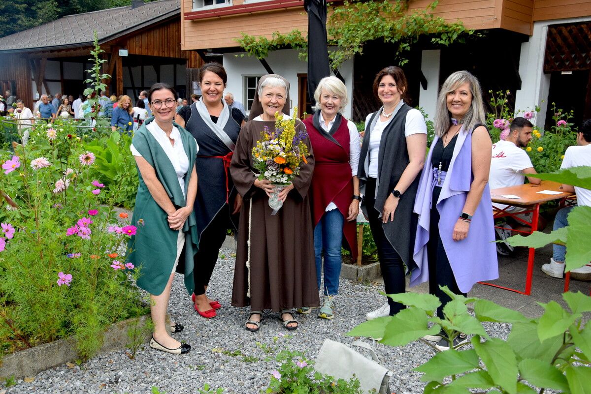 „Die Laguzzen“ mit Schwester Maria vom Kloster Gauenstein. SCO (3)