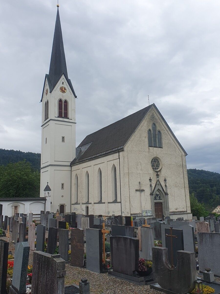 Die Pfarrkirche St. Josef in Kennelbach ist ein wahrer Schatz der Gemeinde. Ihr beeindruckendes Äußeres, die kunstvollen Details und die spirituelle Bedeutung machen sie zu einem Ort, der sowohl Gläubige als auch kulturinteressierte Besucher begeistert. MEC
