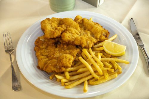 Die Preise für Wiener Schnitzel variieren stark. VN/PAULITSCH