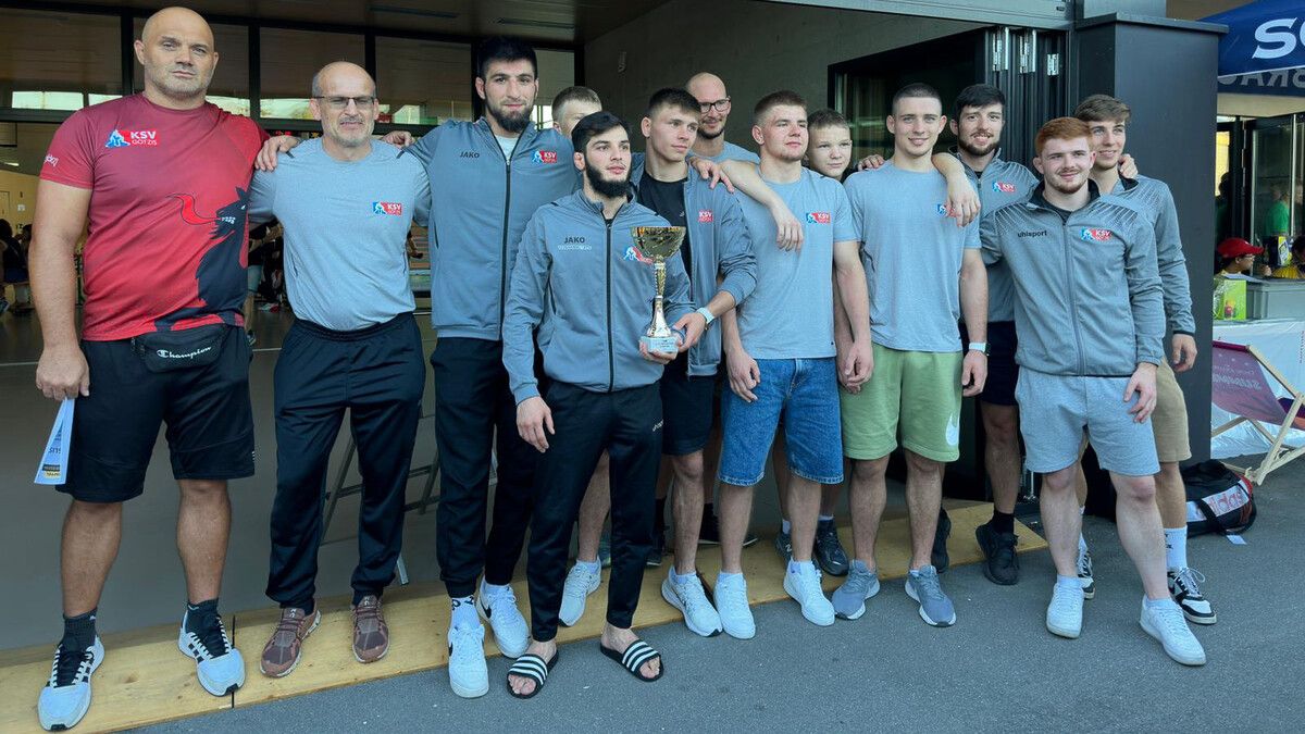 Die Ringer des KSV Götzis mit den Trainern Sasa Petak und Michael Häusle.KSV Götzis