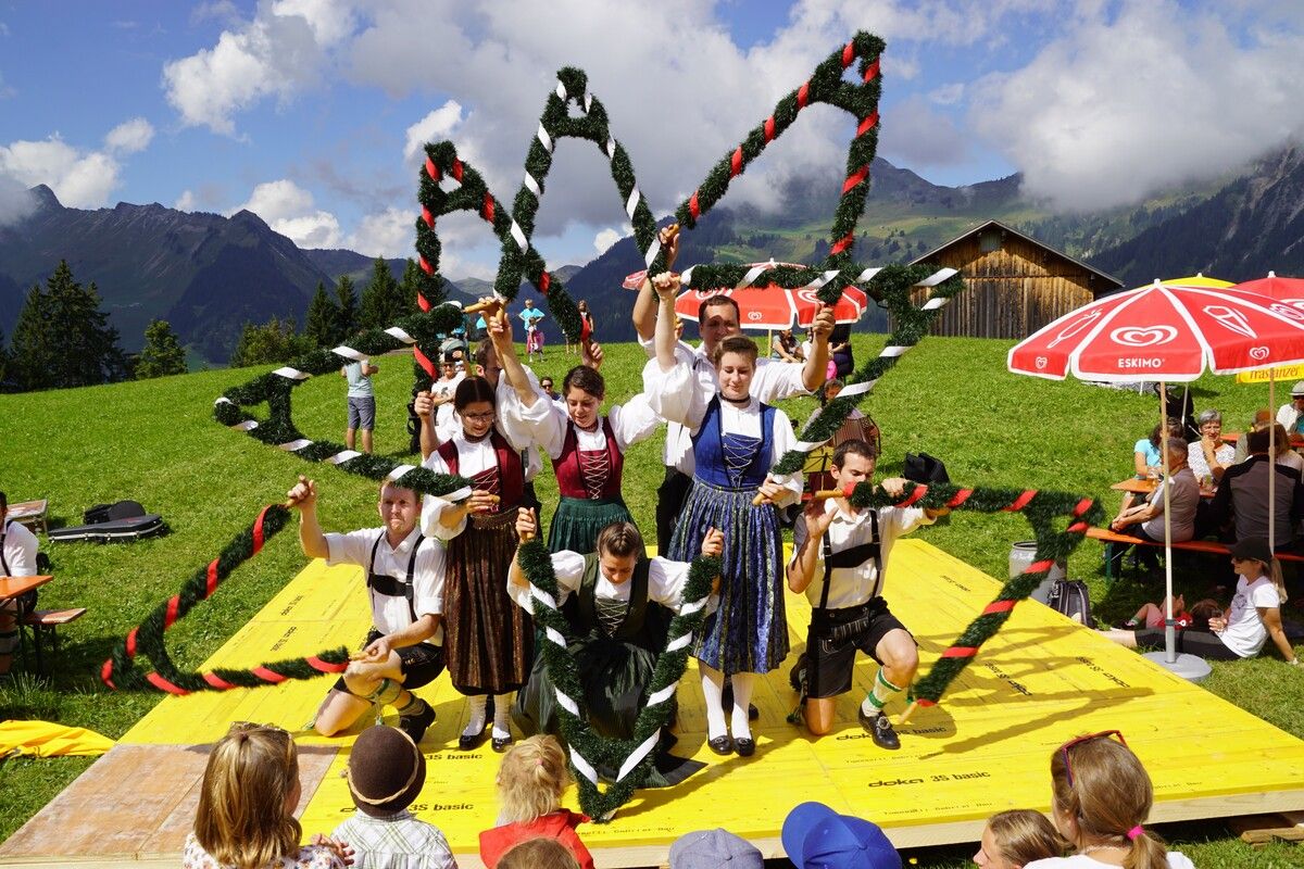 Die Trachtengruppe Sonntag ist beim Kapellenfest dabei.verein