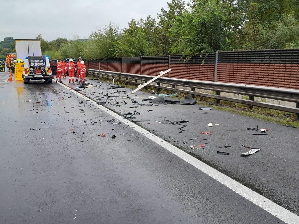 Die Unfallstelle bot ein Bild der Verwüstung. Feuerwehr Kematen am Innbach