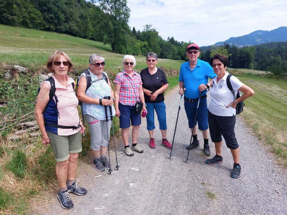 Die Wandergruppe unterwegs nach Göfis.50Plus Sulz-Röthis-Viktorsberg