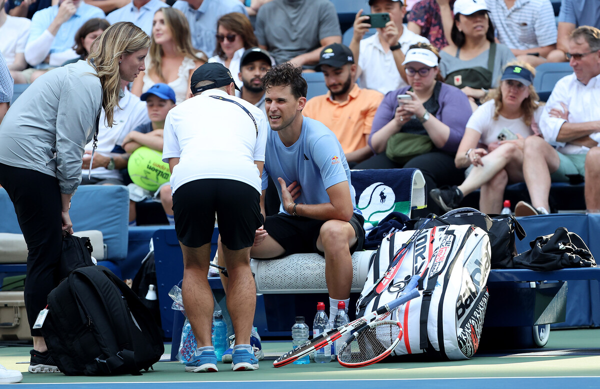 Dominic Thiem hielt lange durch, doch nach Satz eins musste er wegen Bauchkrämpfen aufgeben.gepa