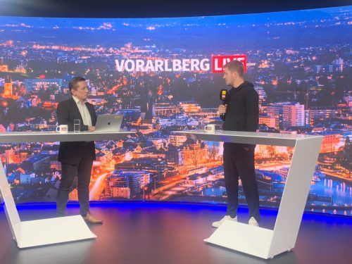 Drei bis vier Spieler kommen noch, sagt Austria-Sportkoordinator Alexander Schneider bei Vorarlberg Live im Gespräch mit Moderator Joachim Mangard.