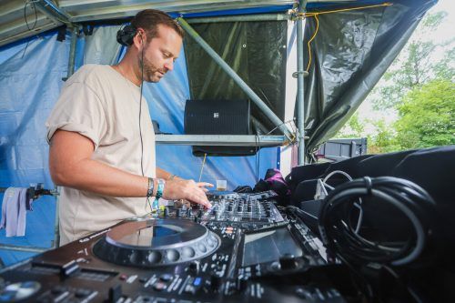 Folie ist seit über zehn Jahren DJ und tritt international auf. vn/steurer