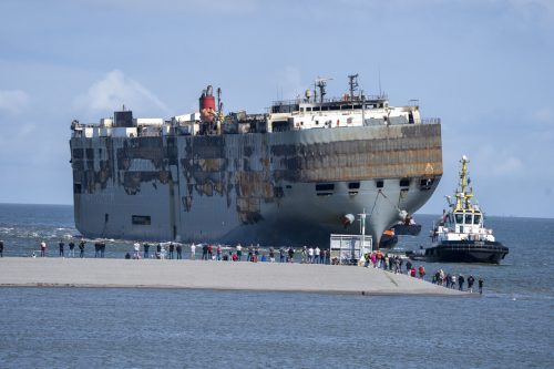 Gefahr einer Ölverseuchung für die Nordsee und das Wattenmeer ist gebannt. AP