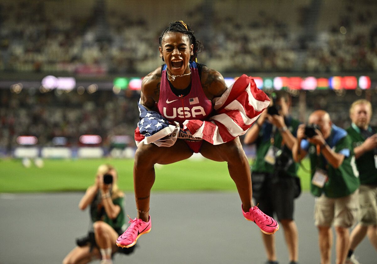 Geradezu überschwänglich feierte die US-Amerikanerin Sha‘Carri Richardson ihren Goldlauf bei der WM.Reuters