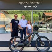 Große Freude bei E-Bike-Gewinner