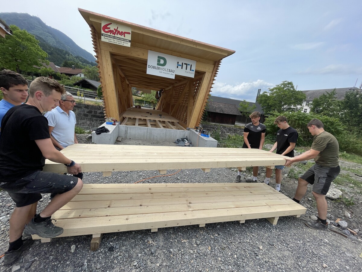 Gleichsam ein Brückenschlag zwischen Schule und Wirtschaft: Die durch die HTL Rankweil realisierte neue Samina­brücke in Frastanz. VN/Hartmann