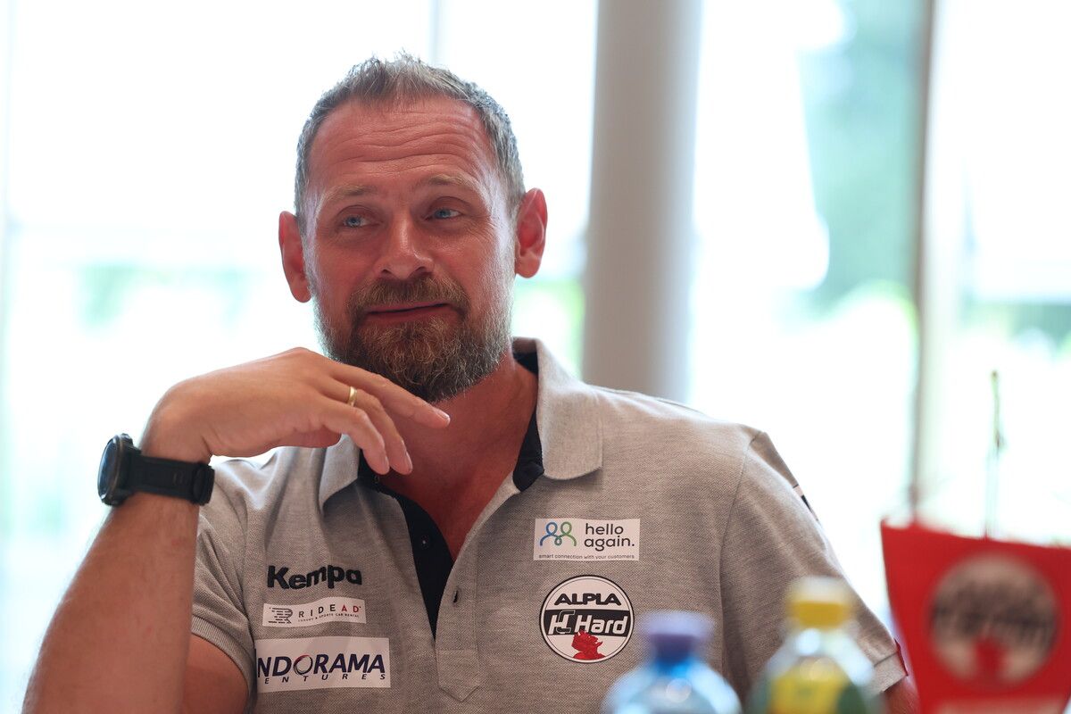 Hards Trainer Hannes Jon Jonsson und seine Spieler gehen mit hohen Erwartungen sowohl in den Supercup als auch in die Saison.har