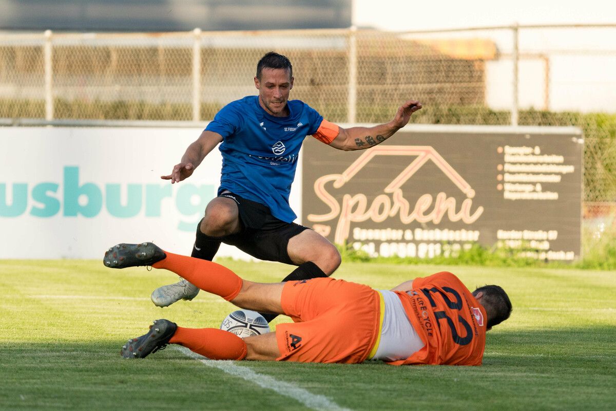 Im Elferschießen traf Fußach-Kapitän Martin Bartolini gegen Hard-Goalie Lucas Bundschuh zum zwischenzeitlichen 1:1-Ausgleich.VN-Stiplovsek
