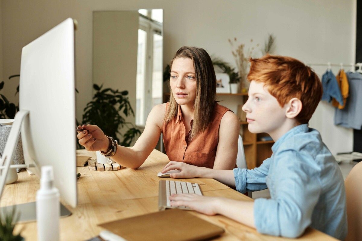 In der Online-Nachhilfebörse des aha kann nach der passenden Unterstützung gesucht werden. aha/Pexels