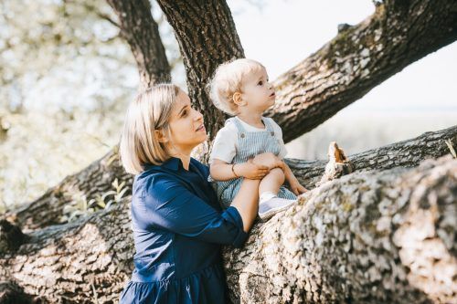 Isabella Außerer mit ihrem Söhnchen Paul. Sie will den Kindern eine gute Begleiterin sein.
