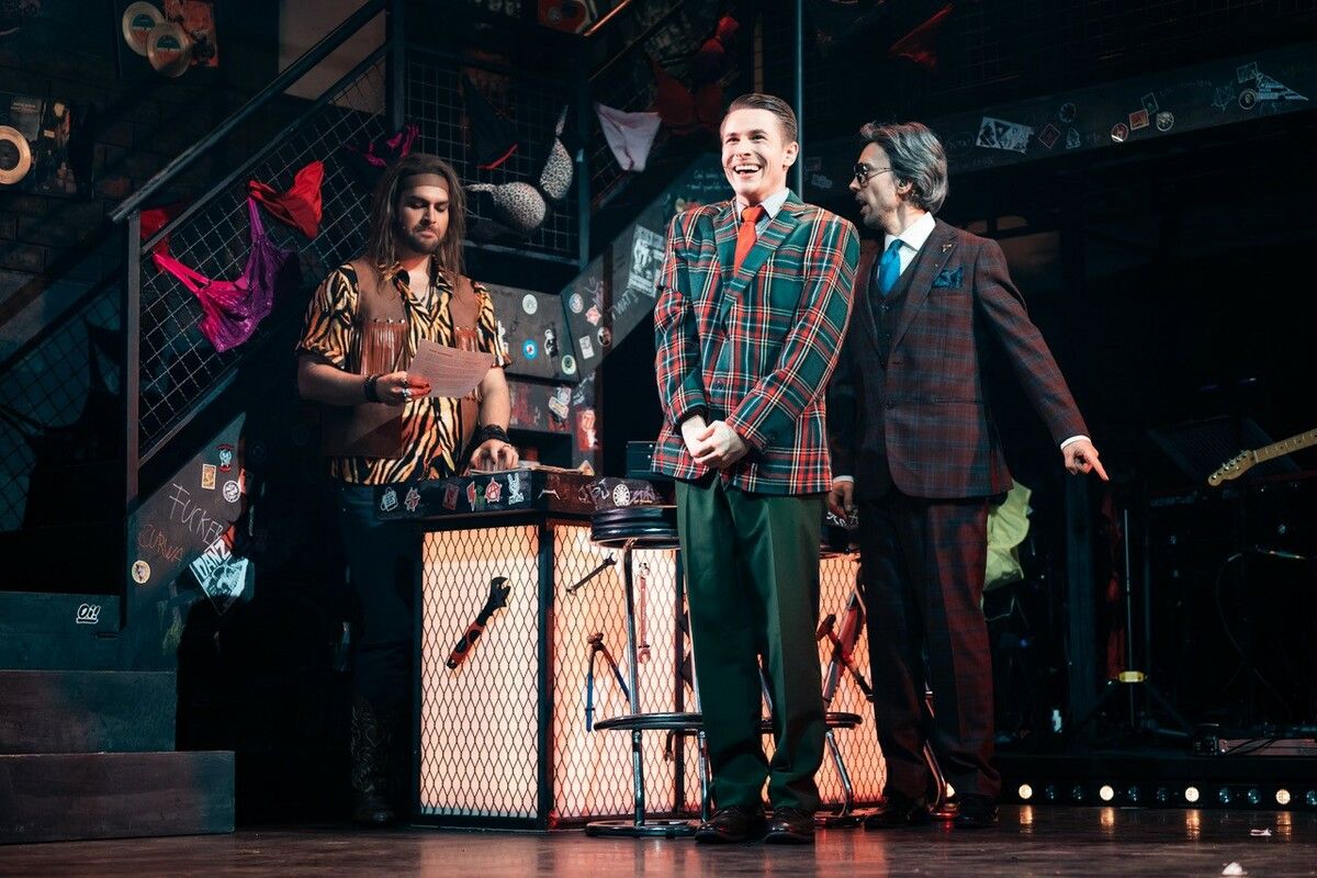 Jakob Wirnsperger als Franz Kleinmann in „Rock of Ages“. Der 24-jährige Lustenauer macht im Musical groß Karriere.