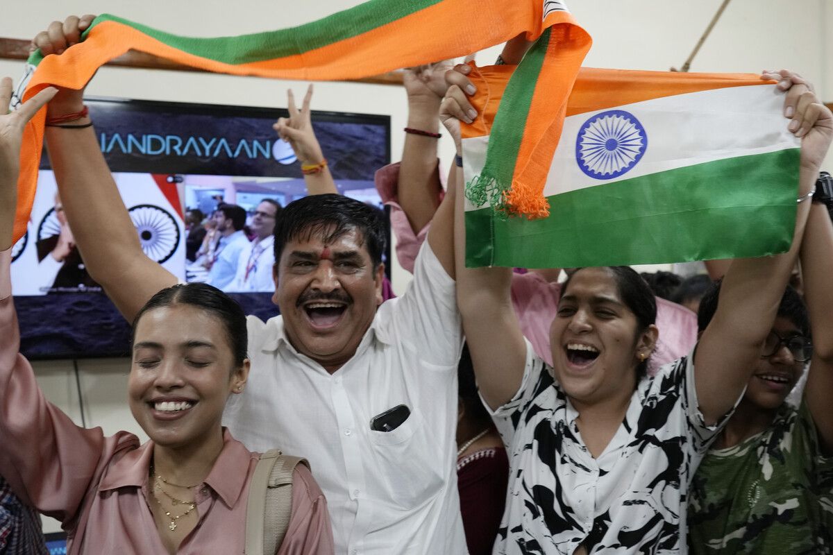 Jubel in Indien nach der geglückten Landung. AP