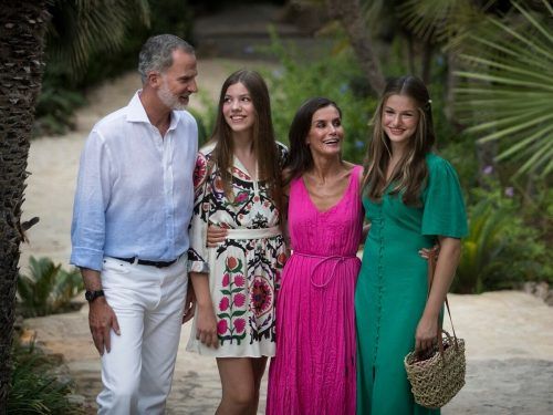 König Felipe VI, Infantin Sofia, Königin Letizia und Kronprinzessin Leonor besuchten die Gärten von Alfabia auf Mallorca. AFP
