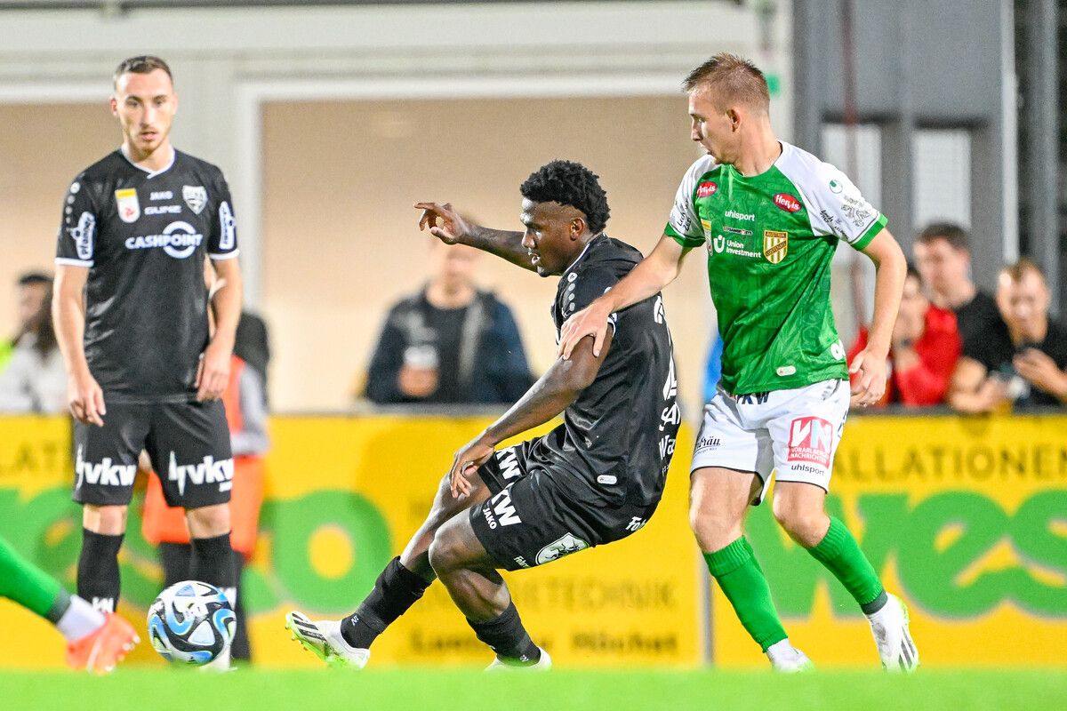 LUSTENAU,AUSTRIA,26.AUG.23 - SOCCER - ADMIRAL Bundesliga, SC Austria Lustenau vs SCR Altach. Image shows Gustavo Santos Costa (Altach) and Torben Rhein (A.Lustenau). Photo: GEPA pictures/ Daniel Schoenherr