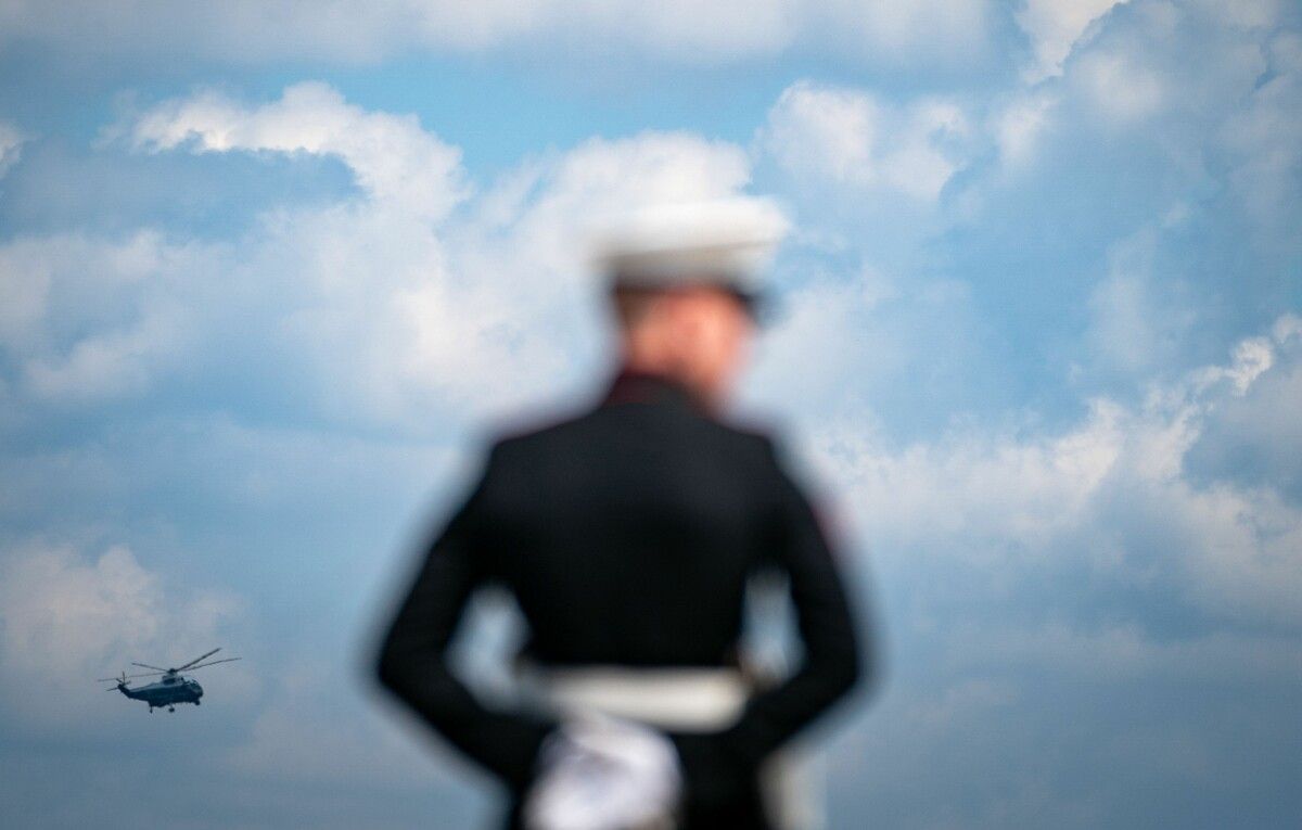 Marine One mit US-Präsident Joe Biden nähert sich der Joint Base Andrews in Maryland. Er trifft dort den japanischen Premierminister Fumio Kishida und den südkoreanischen Präsidenten Yoon-Suk Yeol. AFP