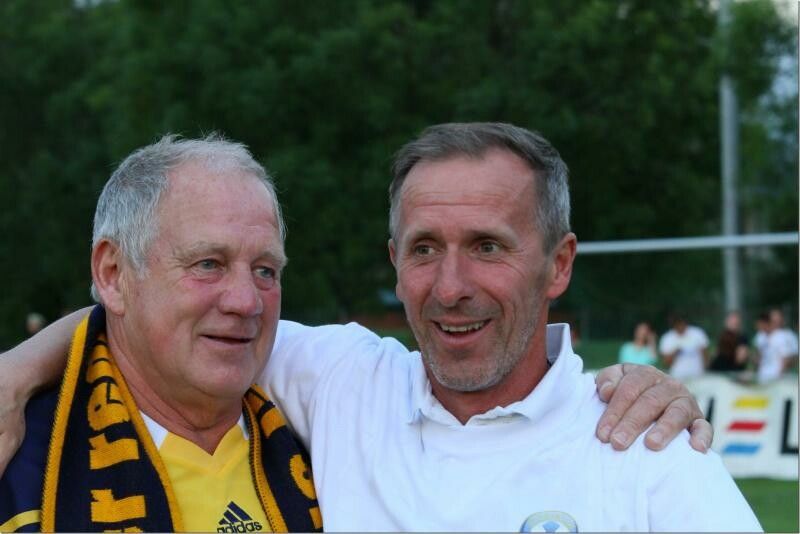 Meiningen-Ehrenobmann Herbert Güfel und Langzeitcoach Enes Cavkic hoffen auf das Ende der Negativserie. tk