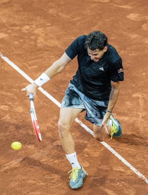 Nach 2014 (6:4, 1:6, 3:6 gegen David Goffin) und dem 7:6-, 6:1-Erfolg 2019 gegen Albert Ramos steht Dominic Thiem zum dritten Mal in Kitzbühel-Endspiel. APA