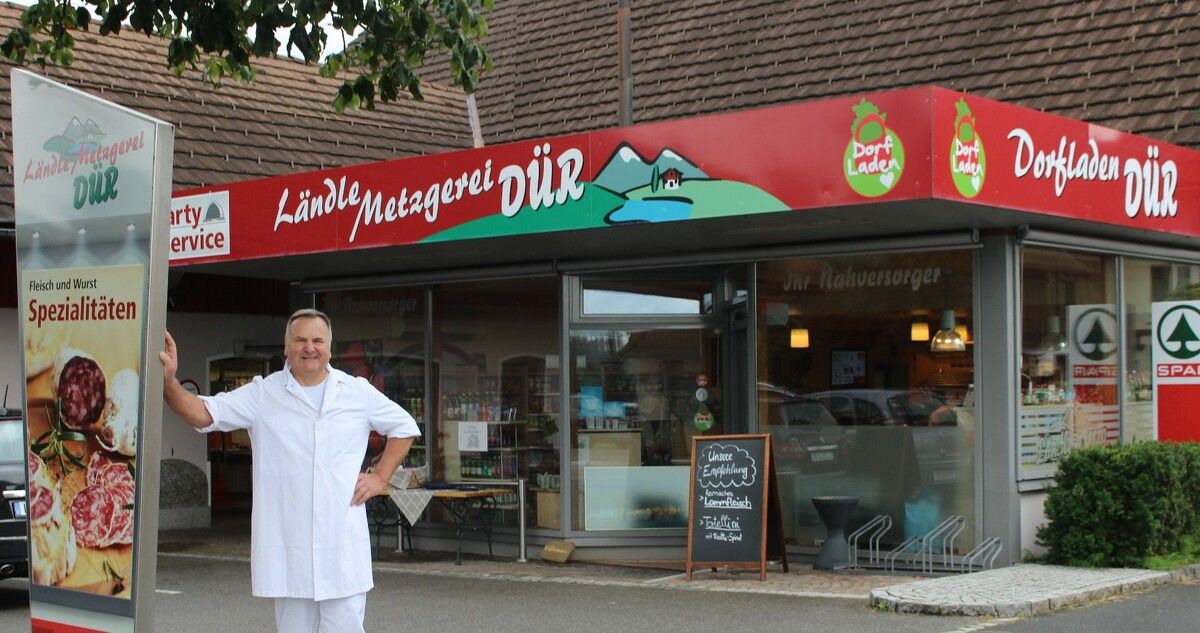 Nach den Negativschlagzeilen der vergangenen Wochen eine gute Nachricht: Entgegen anderslautenden Gerüchten denkt Konrad „Conny“ Dür nicht an eine Schließung von Ländle Metzg und Dorfladen. STP