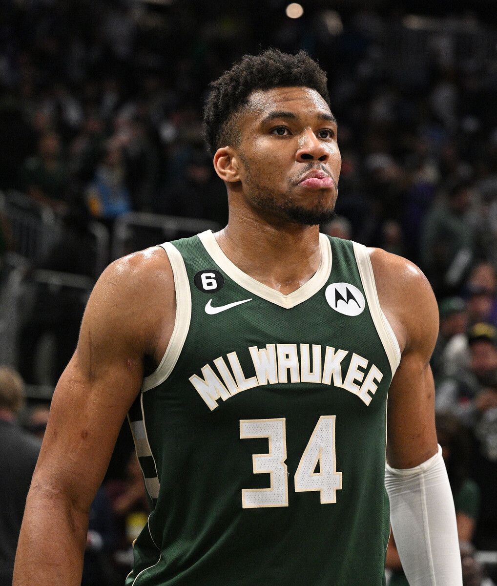 NBA-Star Giannis Antetokounmpo musste sich einer Knie-OP unterziehen.mcloone