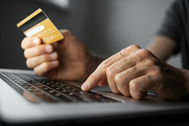 Pensionist wurde von unbekannten Tätern mit einer Werbeanzeige im Internet getäuscht.
ADOBESTOCK