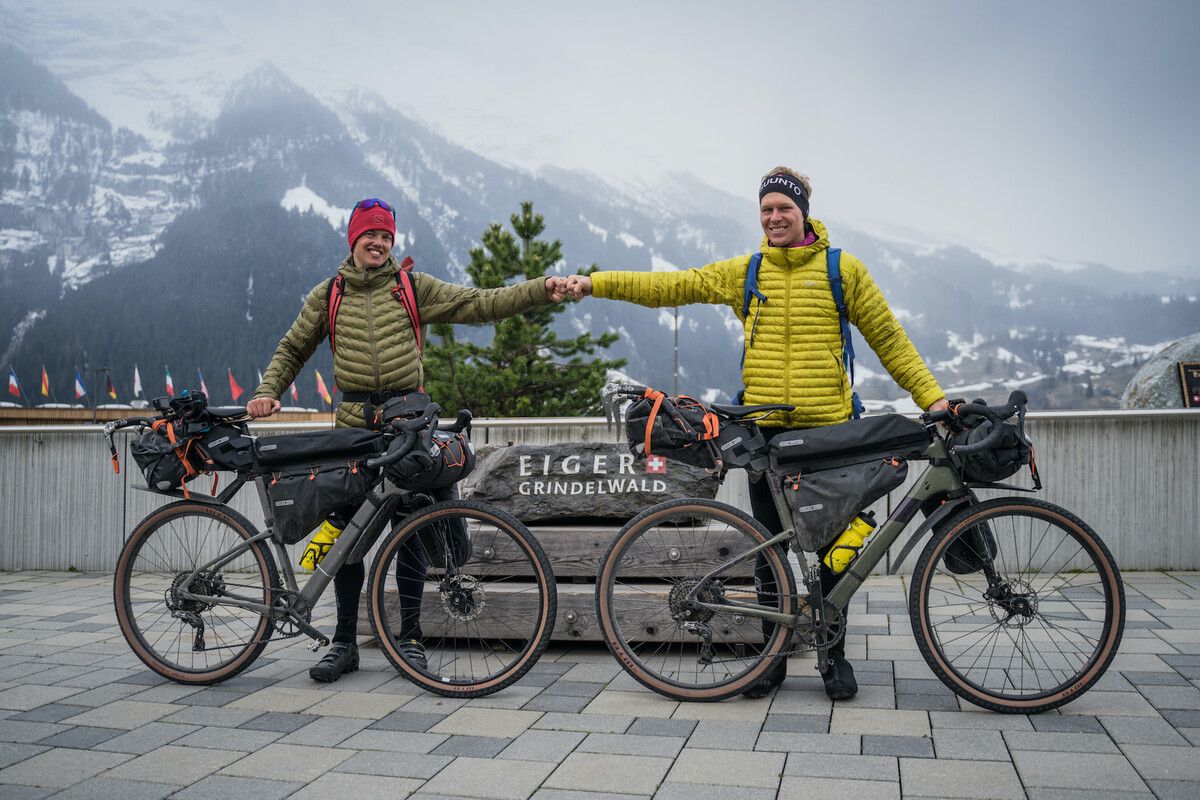 Philipp Reiter und Martin Schidlowski im Film „Bike2Eiger“.blackorWhite