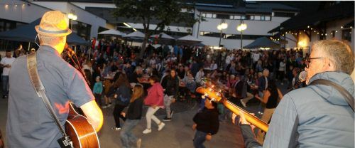 Riesenstimmung und volles Haus beim „Tanz-Klatsch“ in Alberschwende.  STP