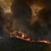 Griechenland ­verstärkt Löscheinsatz