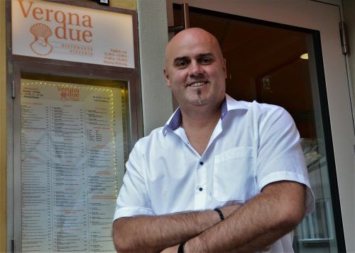 Seit zwei Jahrzehnten führt Vehbi Pllana sein eigenes Lokal: die Pizzeria „Verona Due“. HRJ (2)