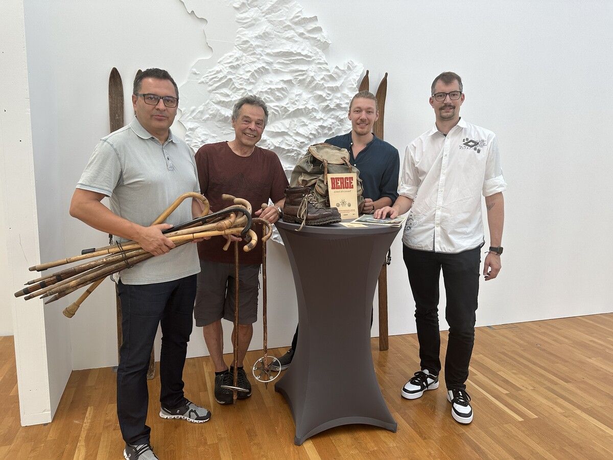 Stefan Kirisits, Andi Schmidt, Nikola Bartenbach und Stefan Stachniß machten sich selbst ein Bild vom wallart-Wanddruck.bi